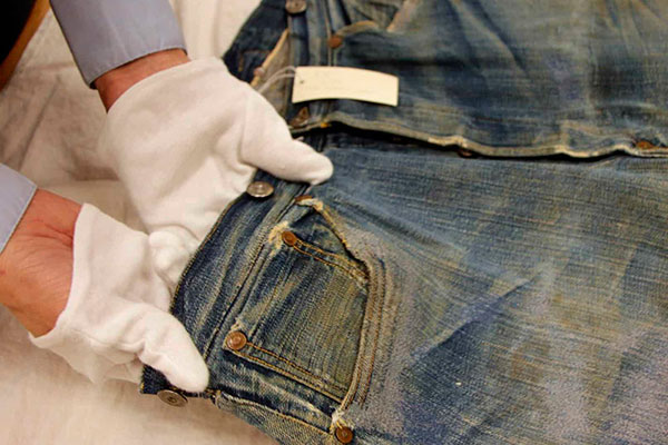 Маленький карман на джинсах 1879 года